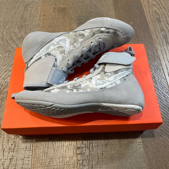 nike boys wrestling shoes